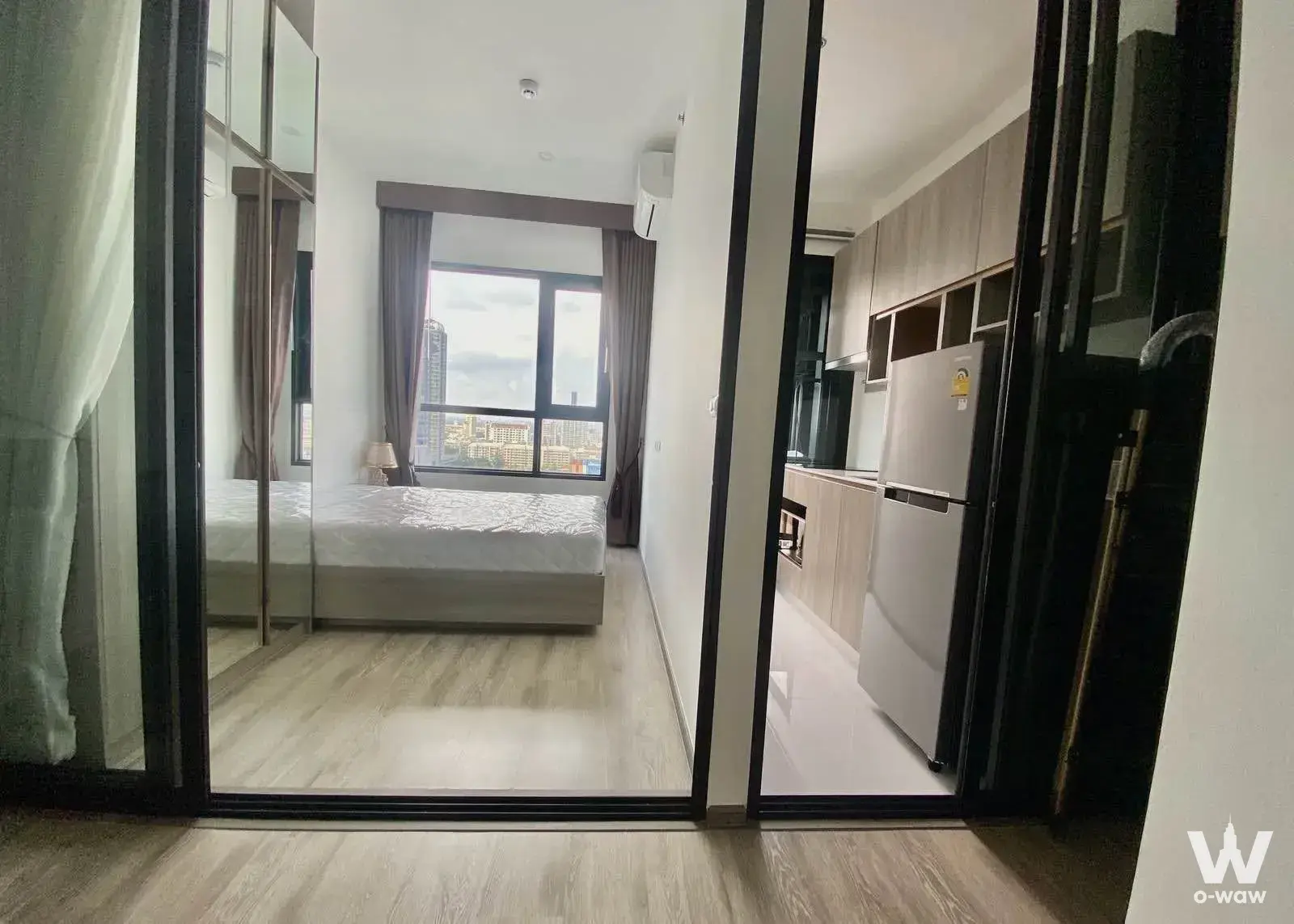 Studio layout in KnightsBridge Prime Onnut featuring a queen bed and compact kitchenette