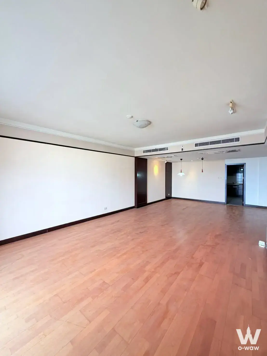 Condo with 2 bedrooms for sale at All Seasons Mansion — photo 2 of 5