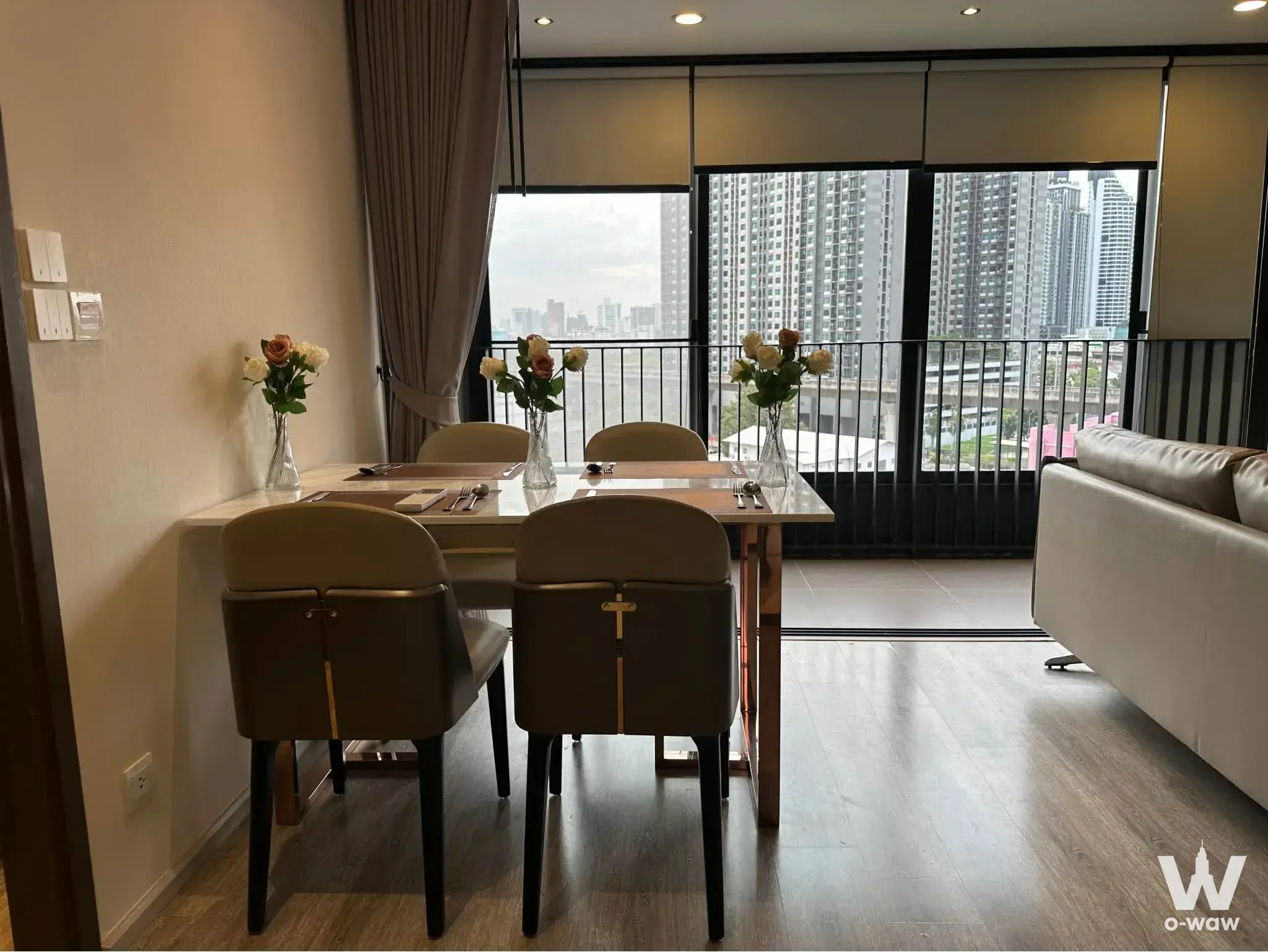 Condo with 2 bedrooms for rent at Ideo Mobi Asoke — photo 2 of 5