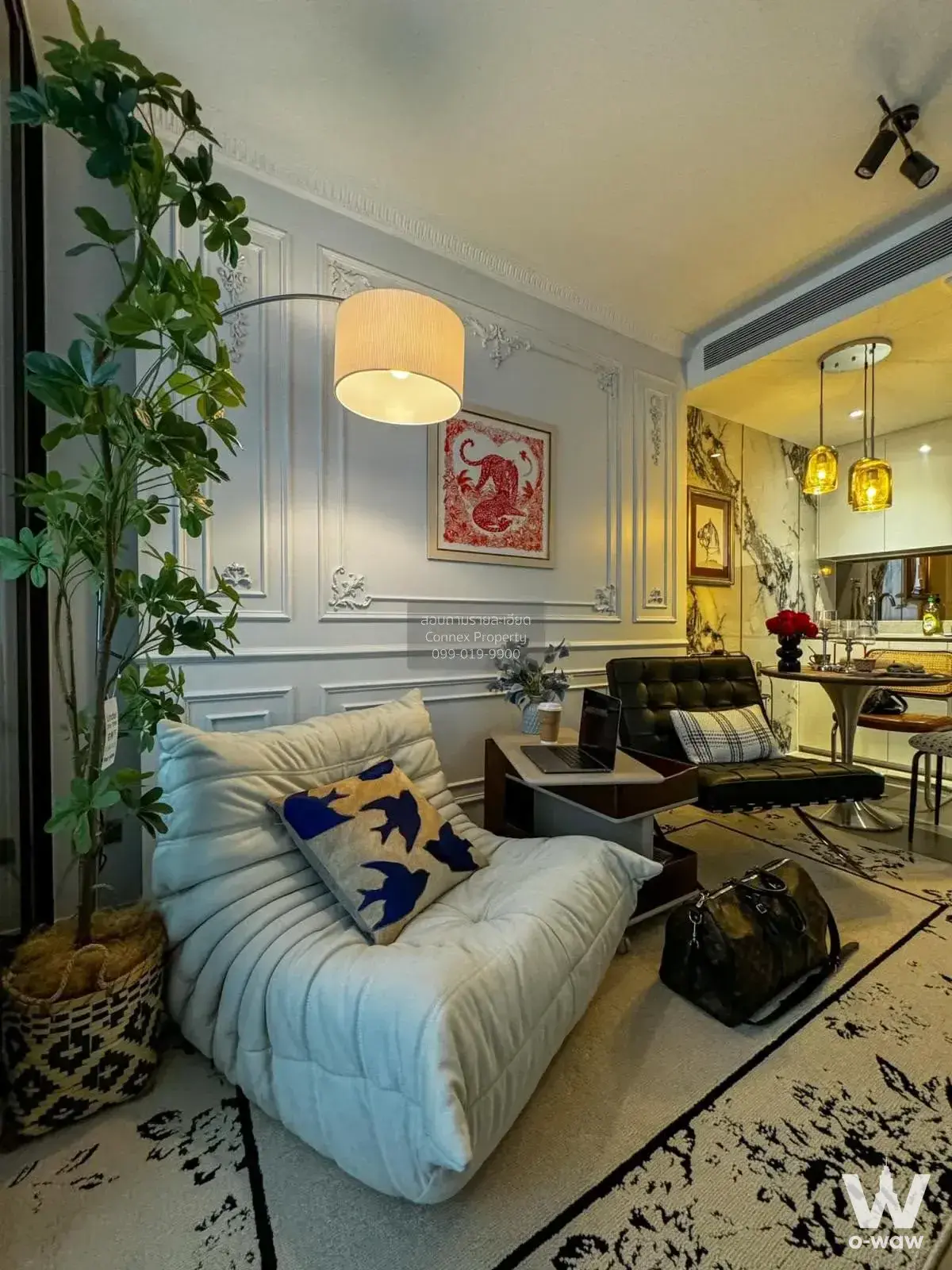 Modern living room in 1-bed Fynn Asoke condo for rent with chaise lounge and marble dining table