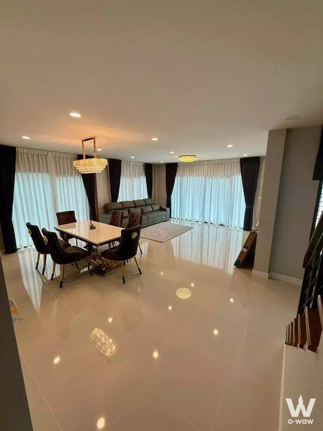 Spacious living and dining area in 4-bed house for rent at Centro Vibhavadi featuring marble table and crystal chandelier