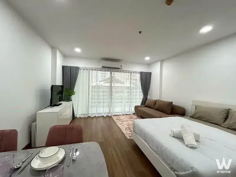 Furnished 1-bed condo for rent in View Talay 5C with dining area, bed, and balcony access