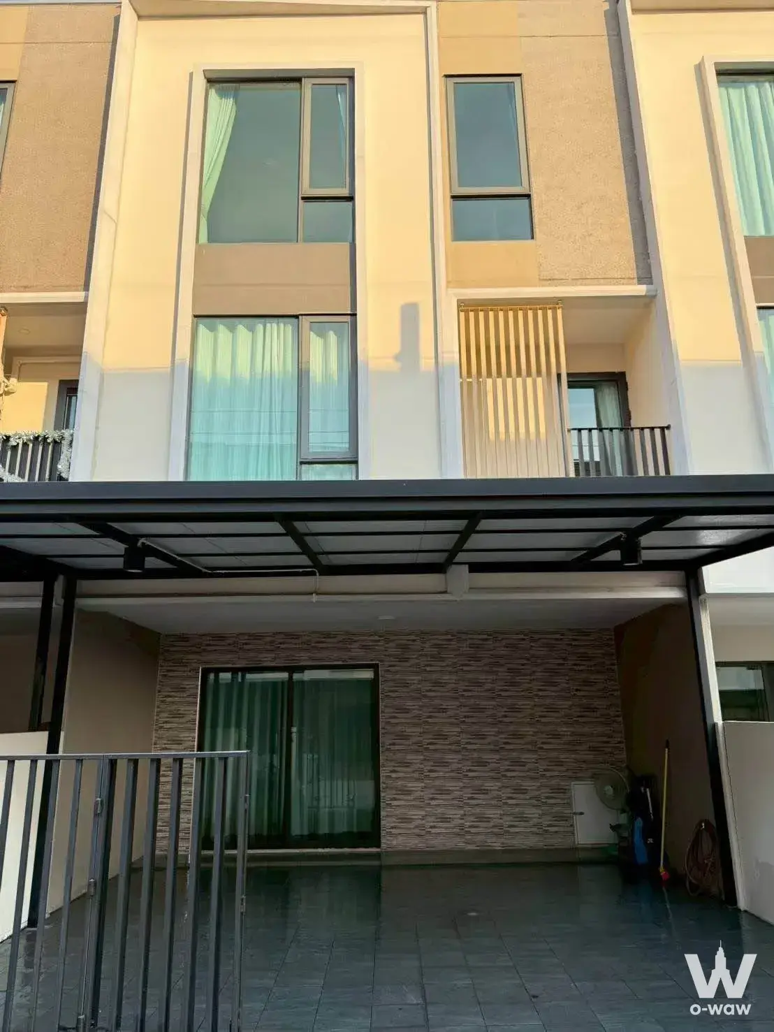 Townhouse with 3 bedrooms for rent at Altitude Kraf Bangna — photo 1 of 5