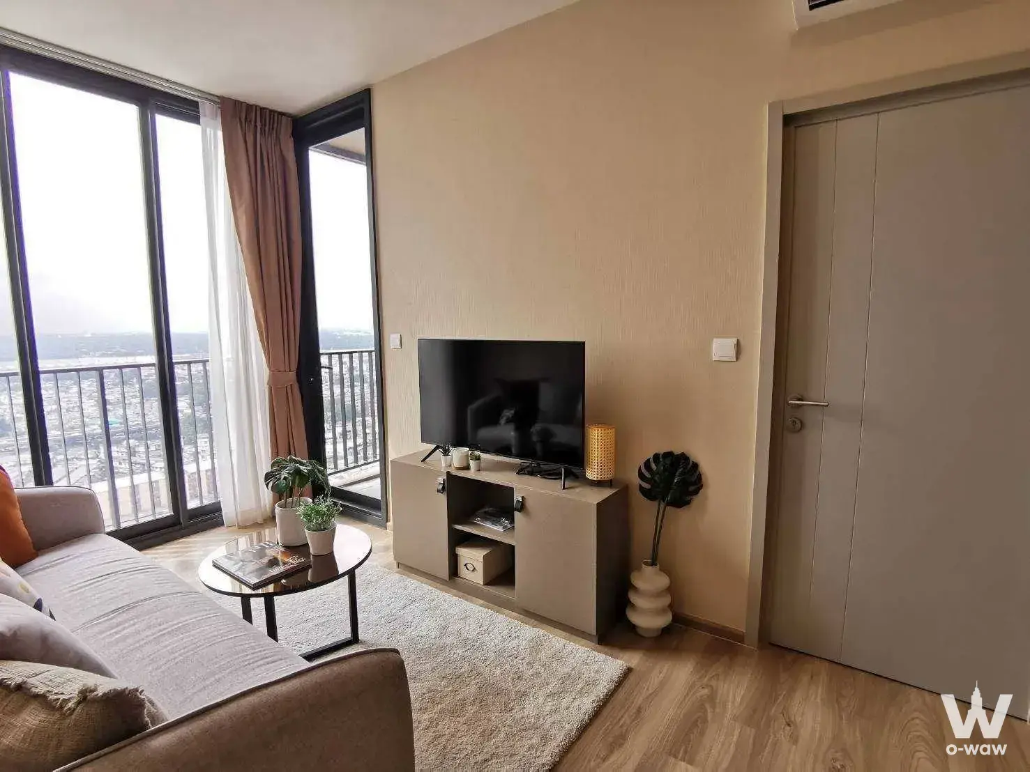 Condo with 1 bedroom for rent at Oka Haus — photo 2 of 5