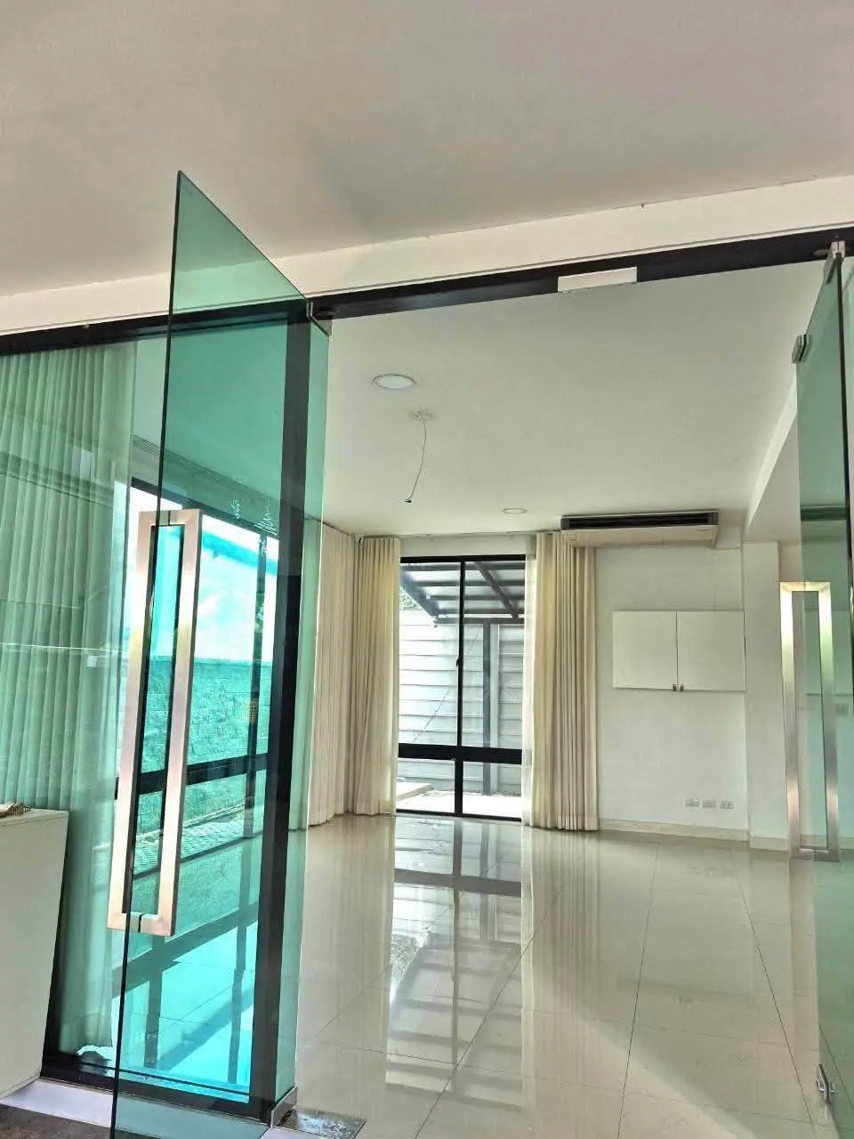 Modern unfurnished townhouse interior for rent in Nirvana@WORK Lat Phrao