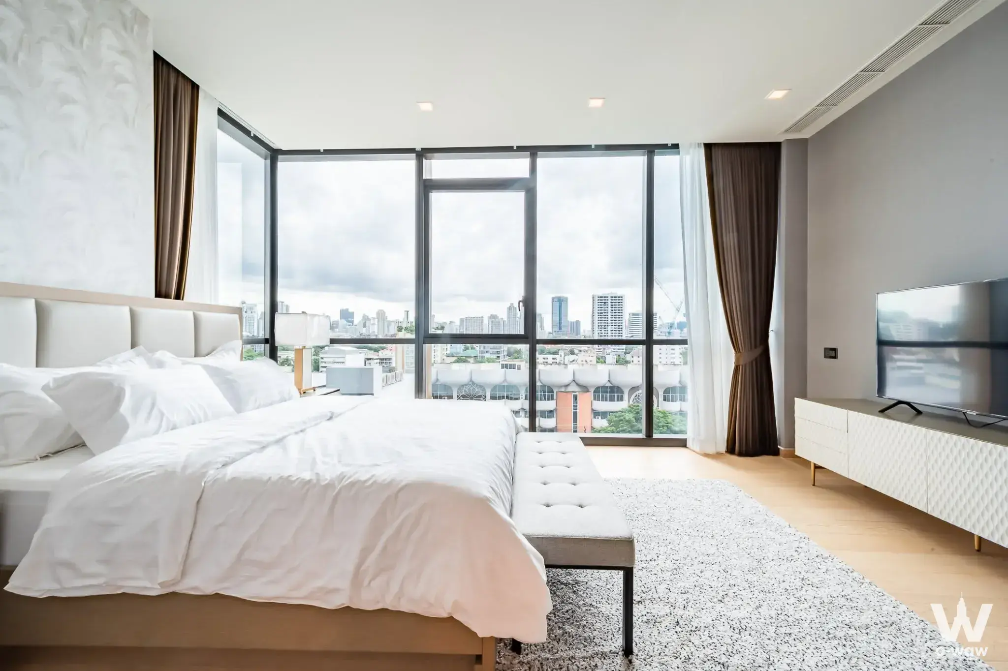 Condo with 2 bedrooms for rent at The Monument Thong Lo — photo 2 of 5