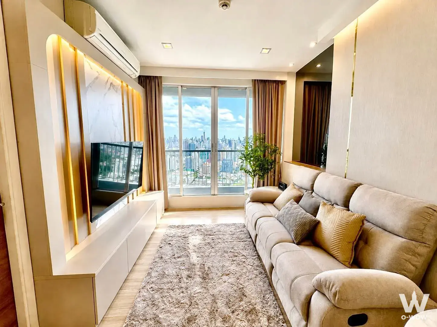 Phahonyothin Road, Phaya Thai, Bangkok, Thailand 10400