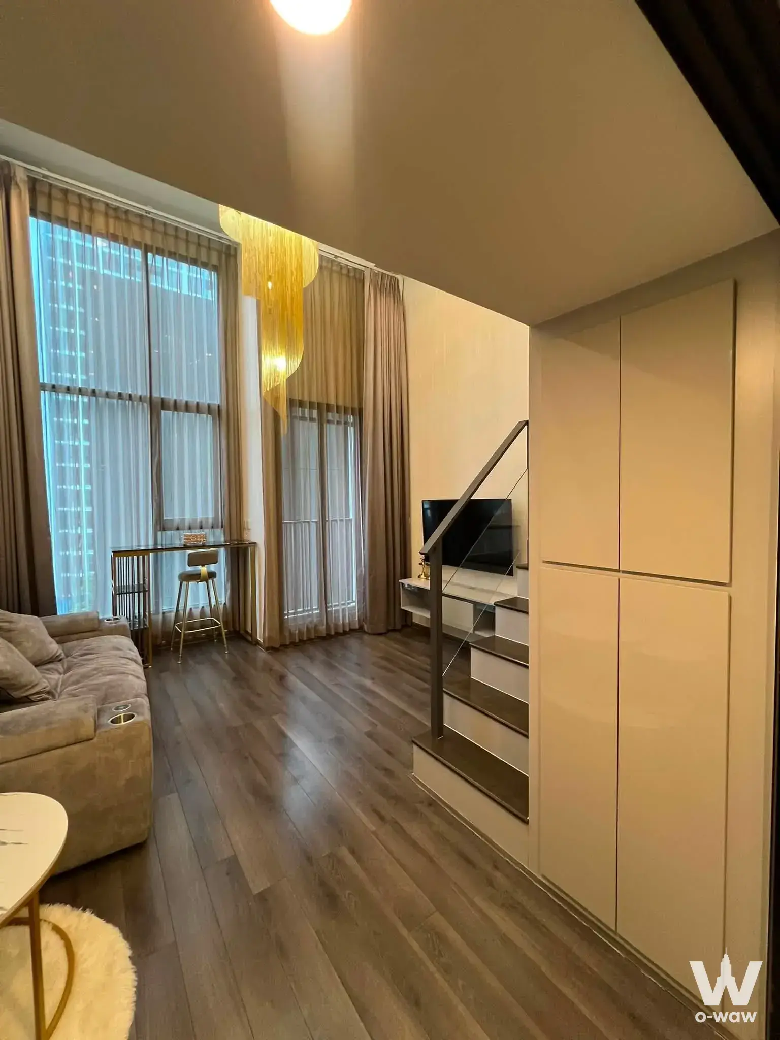 1-bed condo for rent in KnightsBridge Space Rama 9 featuring gold accents and loft layout