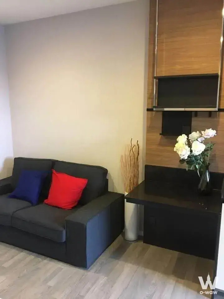 Condo with 1 bedroom for rent at The Room Sathon @ St. Louis — photo 1 of 4
