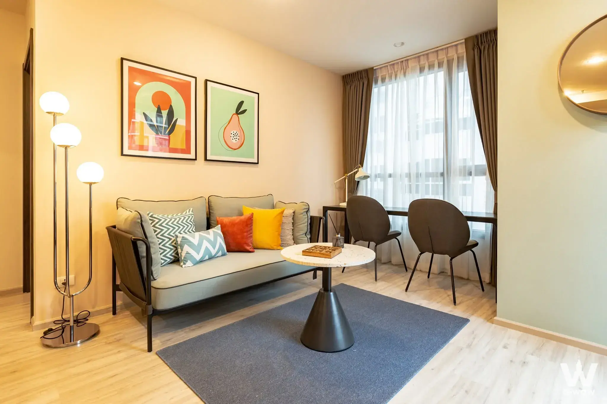 Near MRT Huaikhwang (75 m.)
