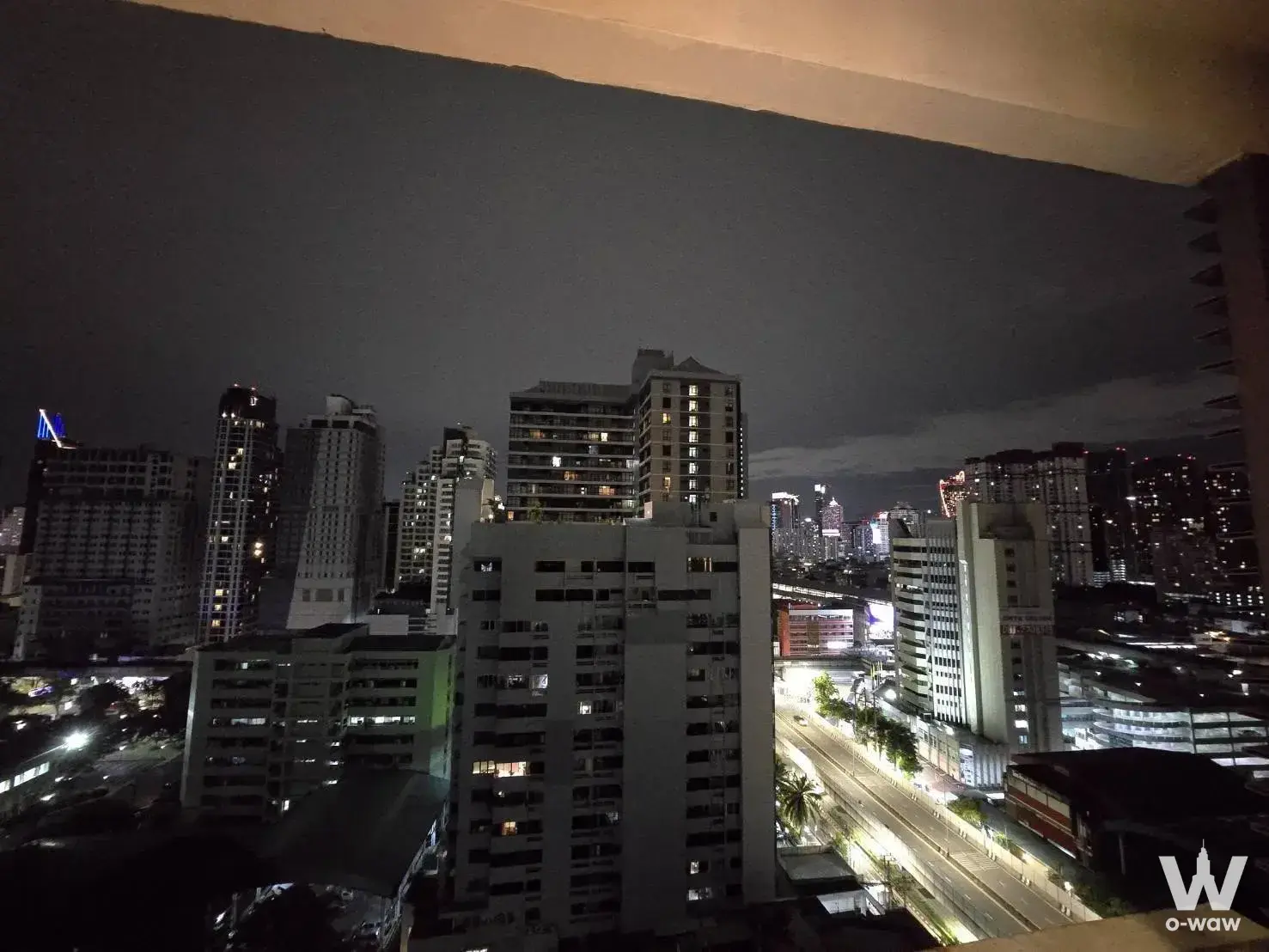 Condo with 1 bedroom for rent at Ideo Mobi Phaya Thai — photo 1 of 2