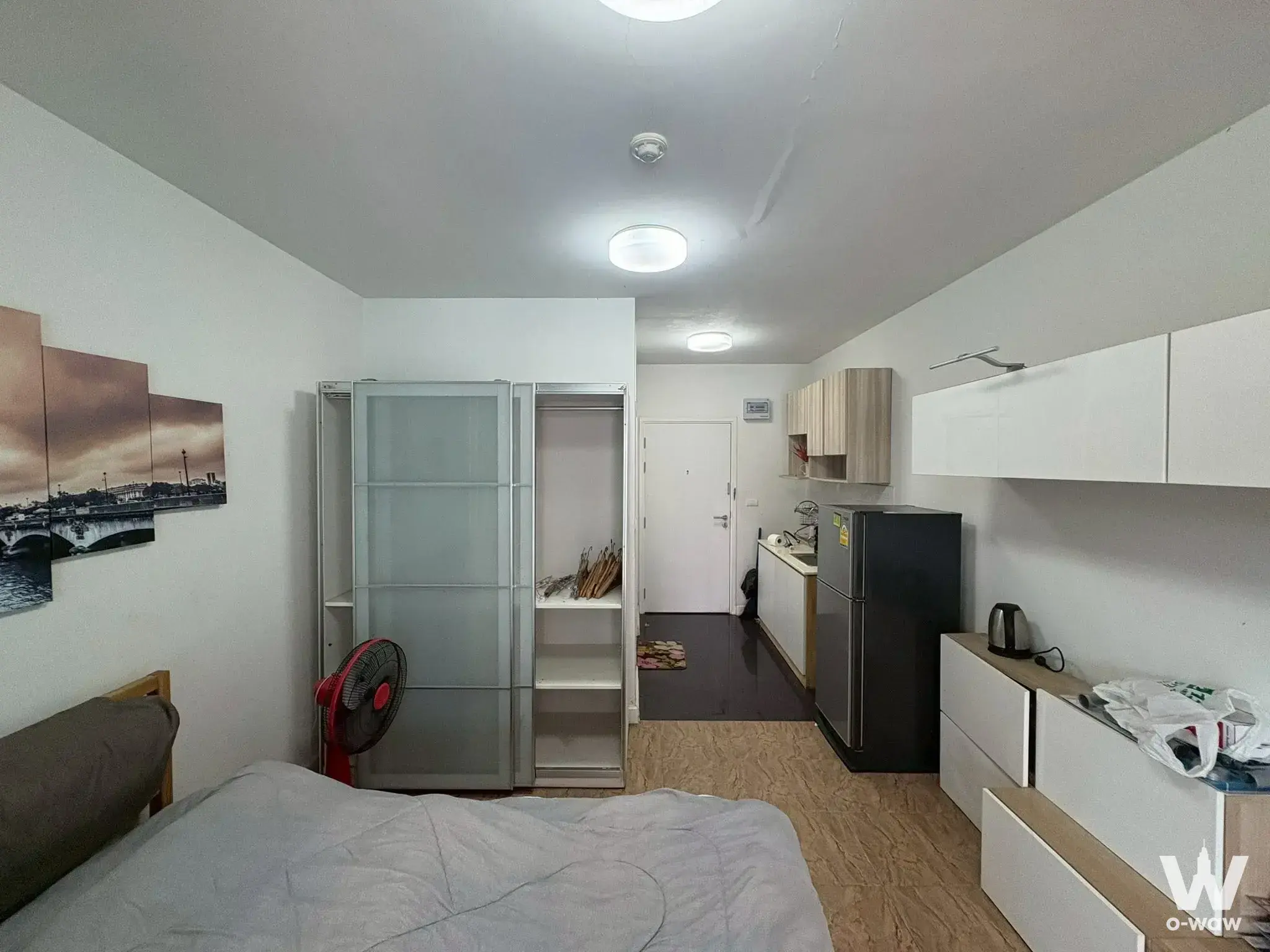1-bed bedroom at A Space ME Sukhumvit 77 with bed, wardrobe, and kitchenette on light wood floors