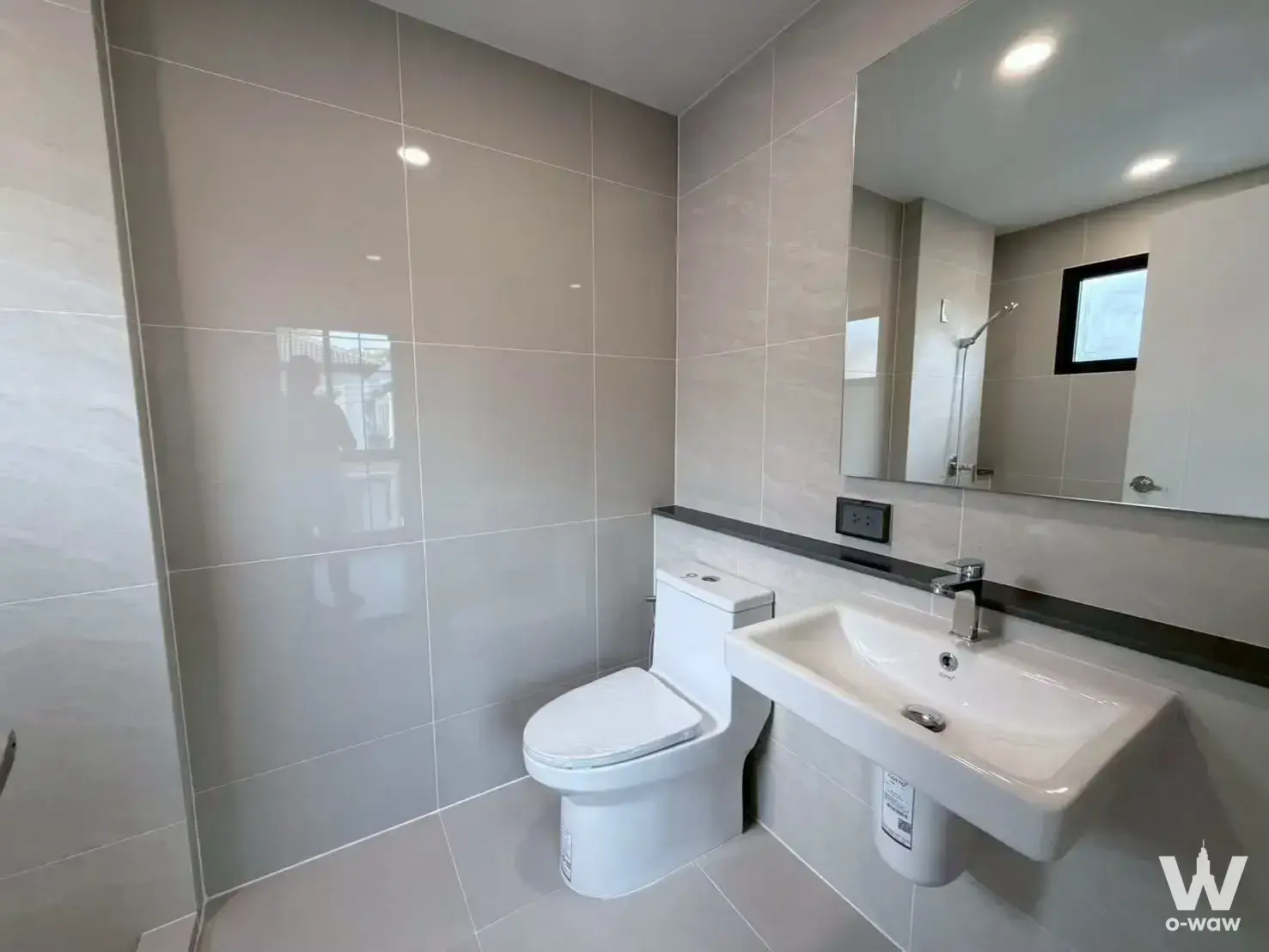 Condo with 4 bedrooms for sale at Grand Britania Wongwaen-Ramintra — photo 4 of 5