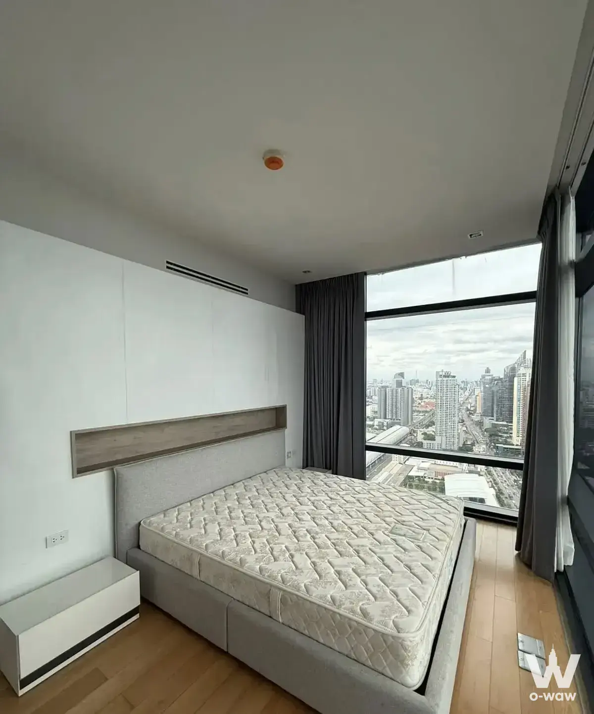 Condo with 3 bedrooms for rent at Circle Condominium — photo 4 of 5