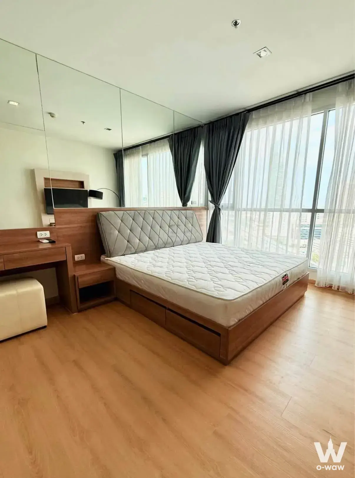 Condo with 2 bedrooms for rent at RHYTHM Sathorn — photo 2 of 5