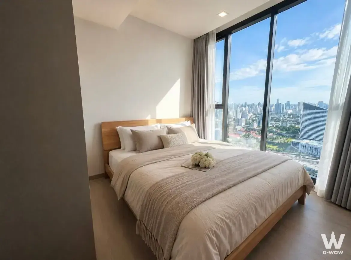 Bright 1-bed bedroom in Chapter One Eco Ratchada-HuaiKhwang with floor-to-ceiling windows and city views