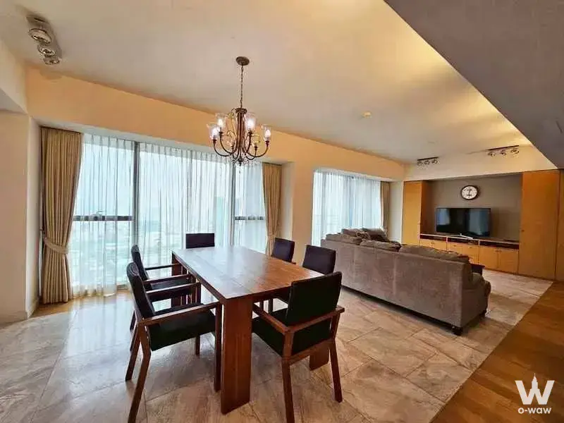 Condo with 3 bedrooms for rent at The Met Condominium — photo 1 of 5