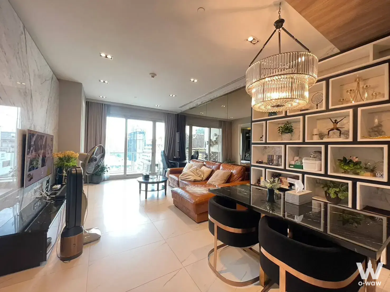 Condo with 2 bedrooms for rent at 185 Rajadamri — photo 3 of 5