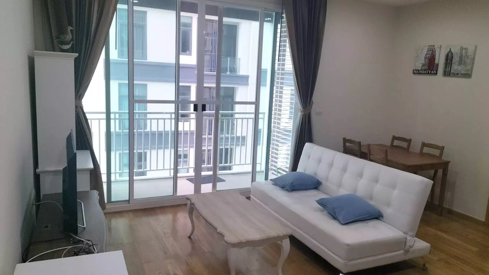 Modern living area with balcony access in 39 by Sansiri condo for rent