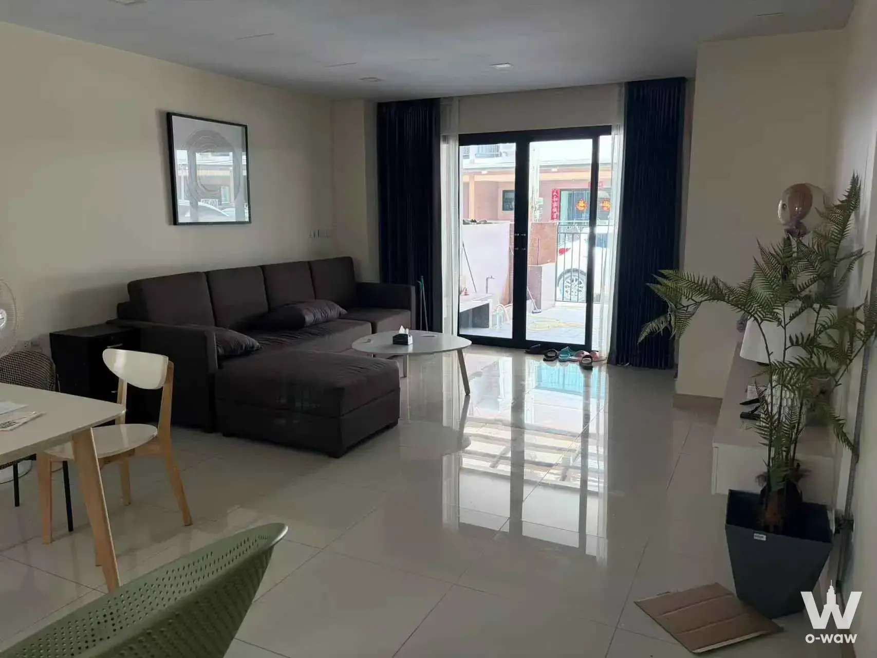 Condo with 3 bedrooms for rent at The Lakes — photo 3 of 5