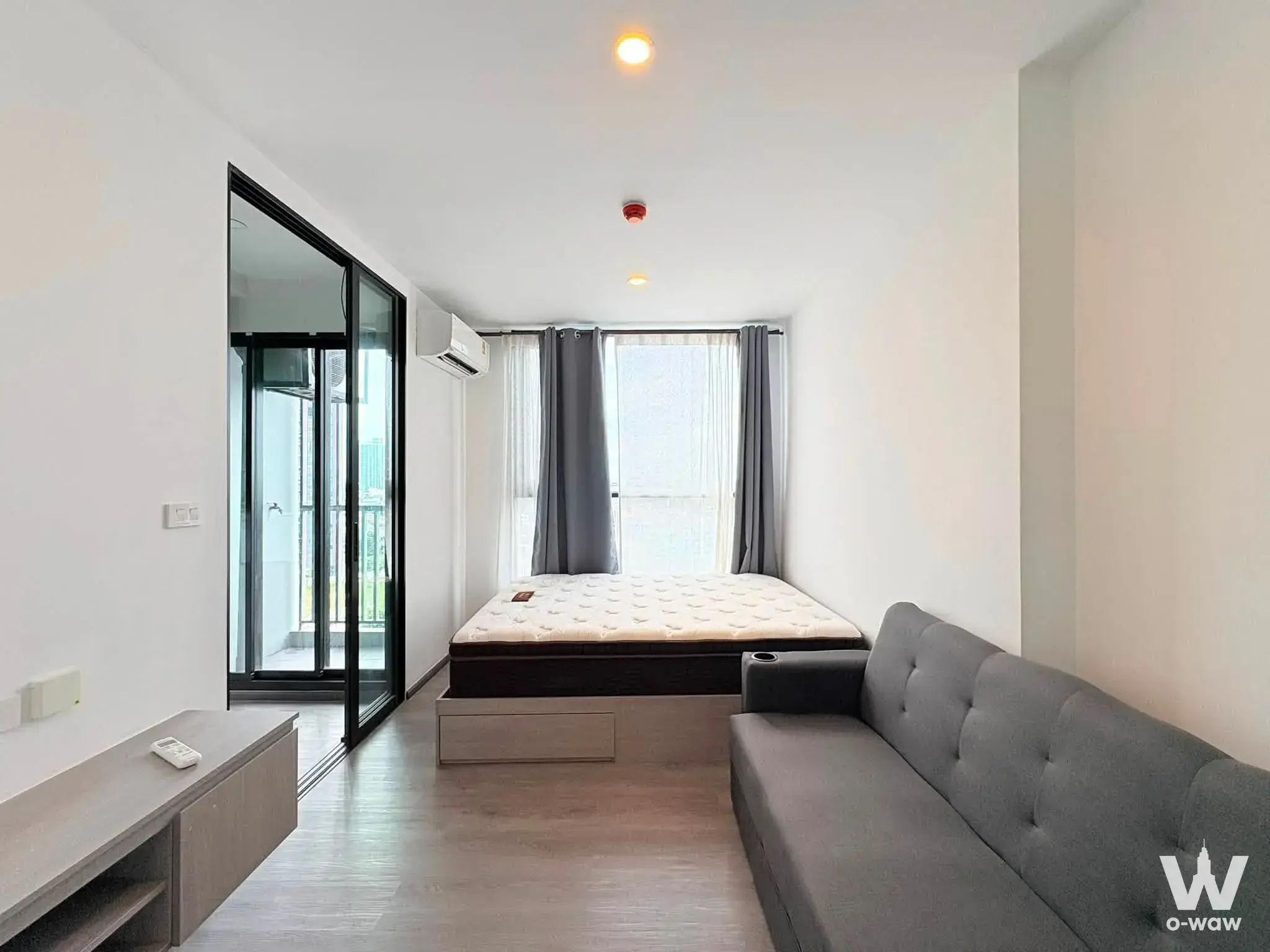 Condo with 1 bedroom for rent at The Origin E22 Station — photo 1 of 5