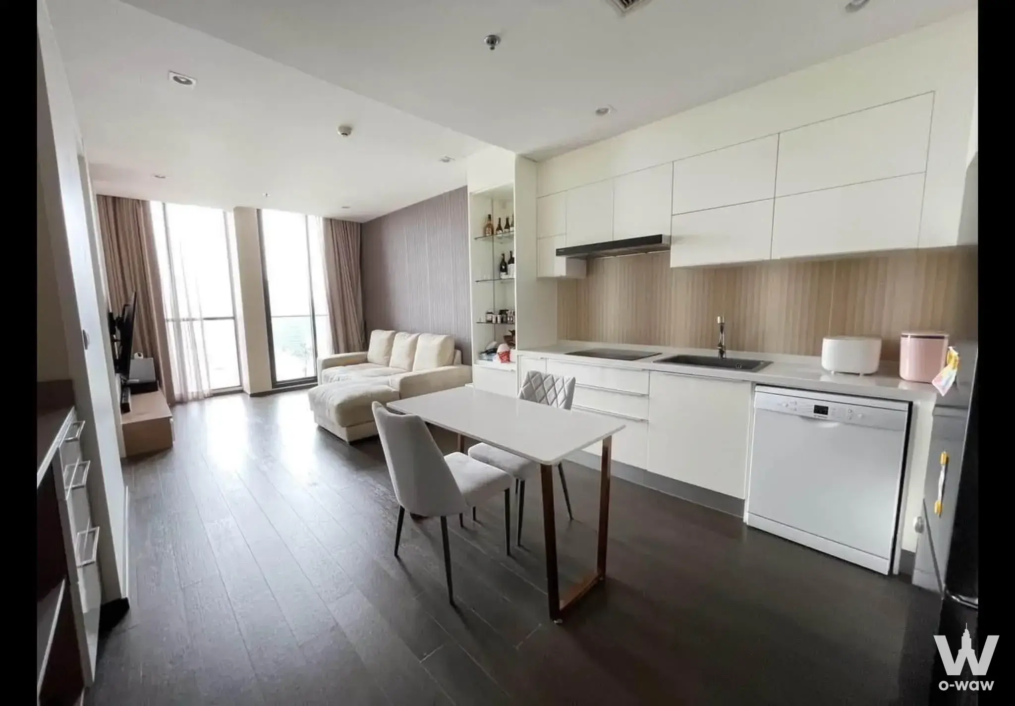 Condo with 2 bedrooms for sale at Noble Ploenchit — photo 2 of 5