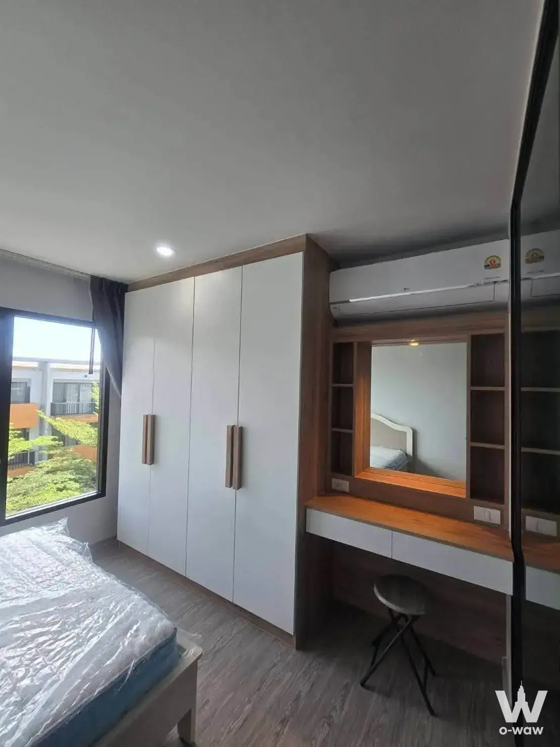 Condo with 1 bedroom for rent at RYE Huamak — photo 3 of 5