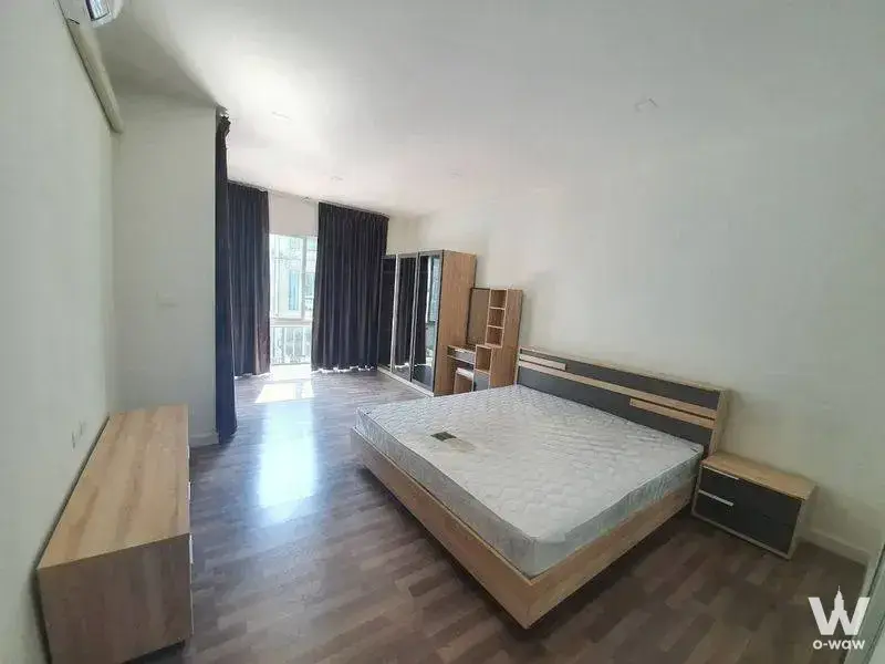 Townhouse with 3 bedrooms for rent at เบล็สทาวน์ ศรีนครินทร์-หนามแดง — photo 2 of 5