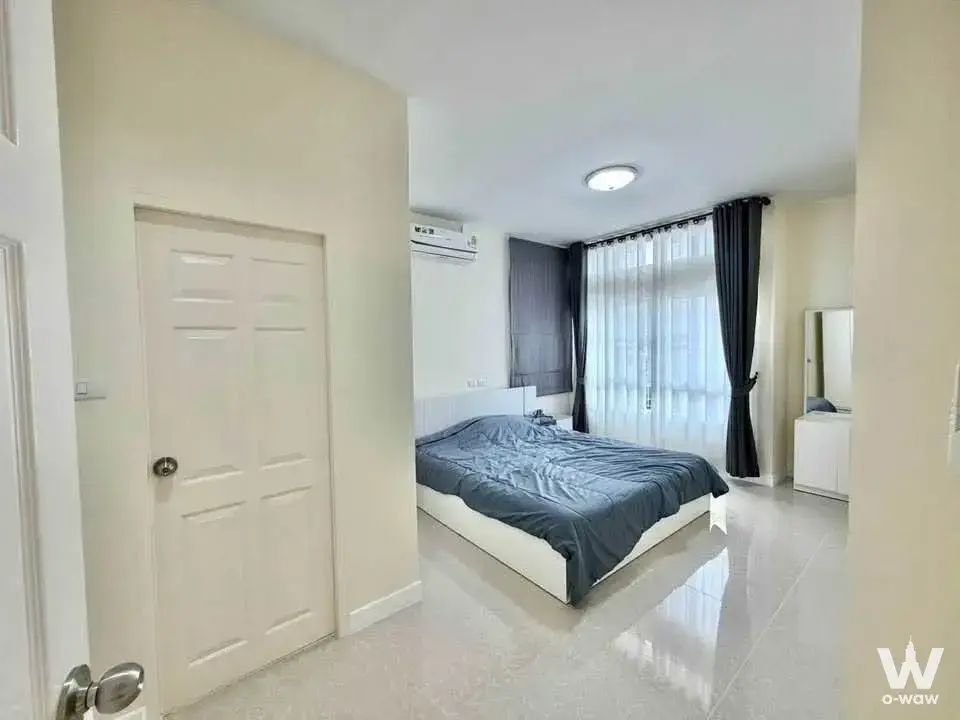 House with 3 bedrooms for rent at Opposite King Power, Close to Central Phuket, Near markets, restaurants & shopping areas, Phuket, Thailand — photo 1 of 5
