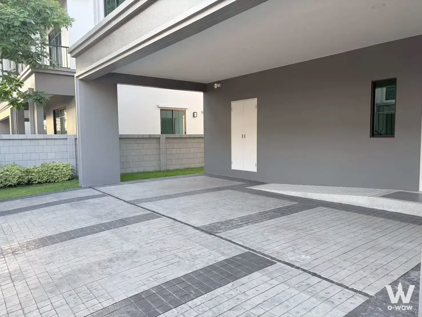 Condo with 4 bedrooms for sale at Grand Britania Wongwaen-Ramintra — photo 2 of 5