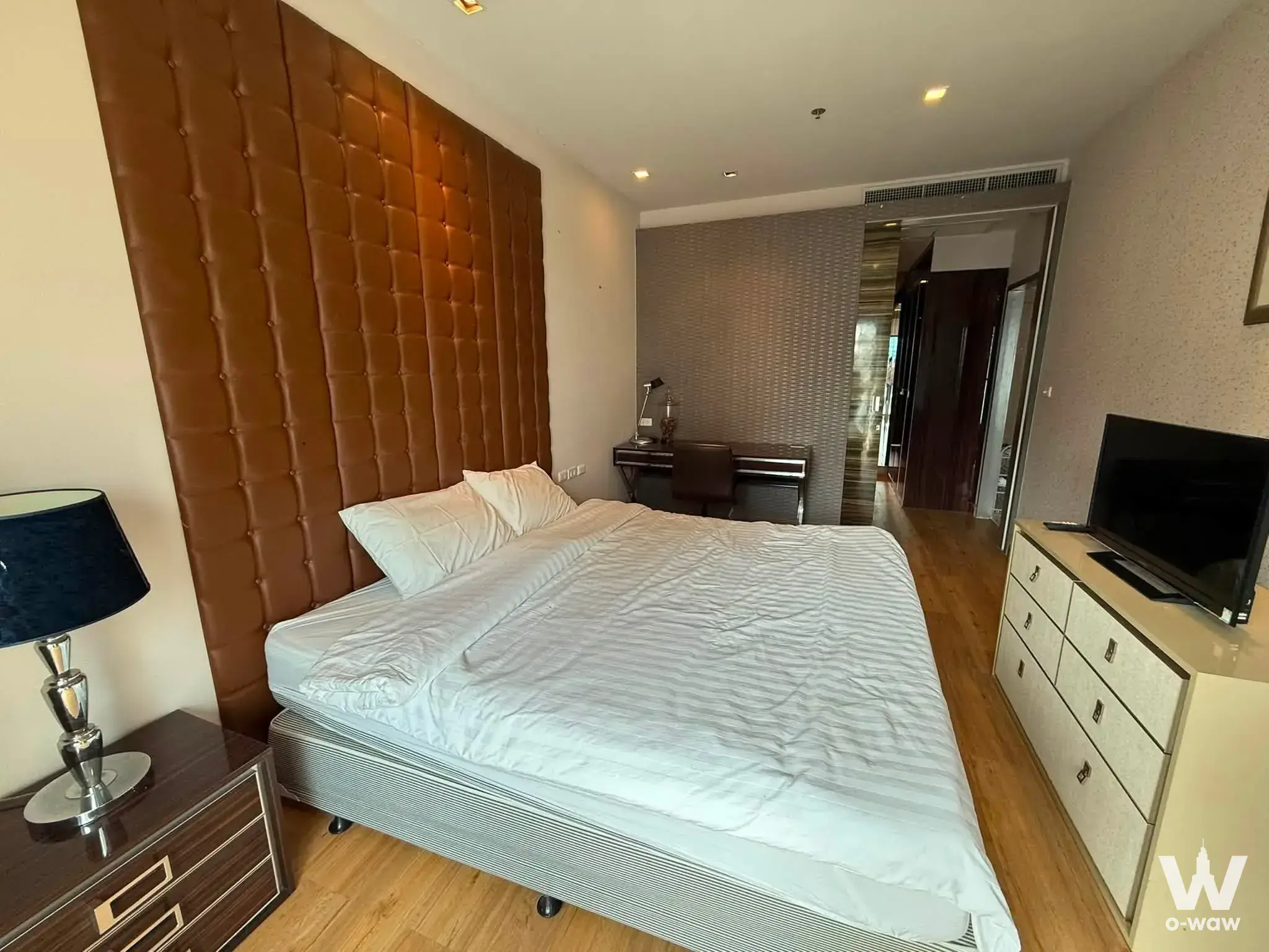Condo with 1 bedroom for rent at Noble Refine — photo 3 of 5