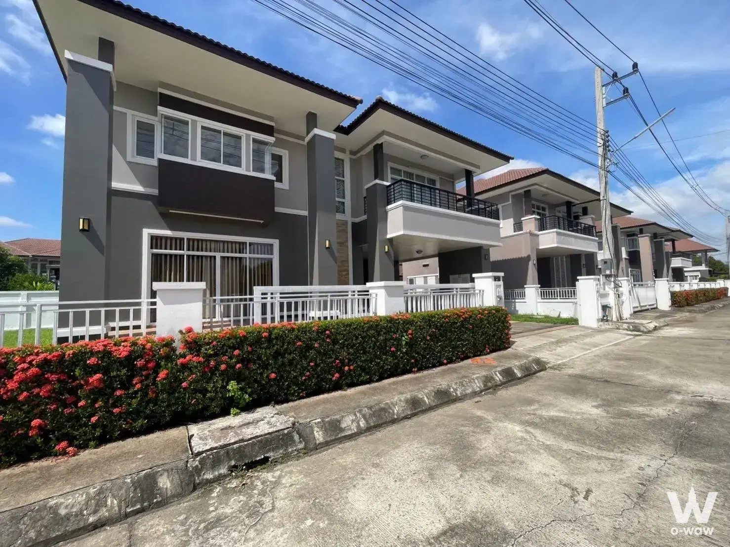 House with 5 bedrooms for sale at San Kamphaeng New Road, Phase 1, Chiang Mai, Thailand — photo 1 of 5