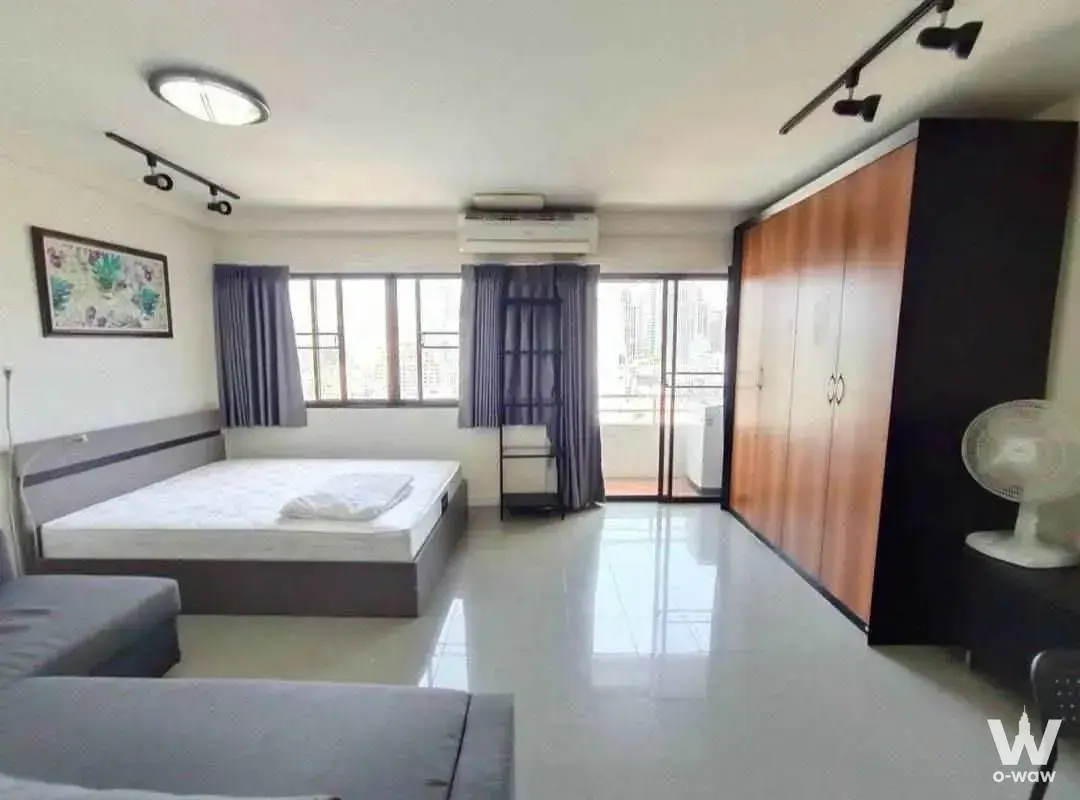 Condo with 1 bedroom for rent at Saranjai Mansion — photo 2 of 5