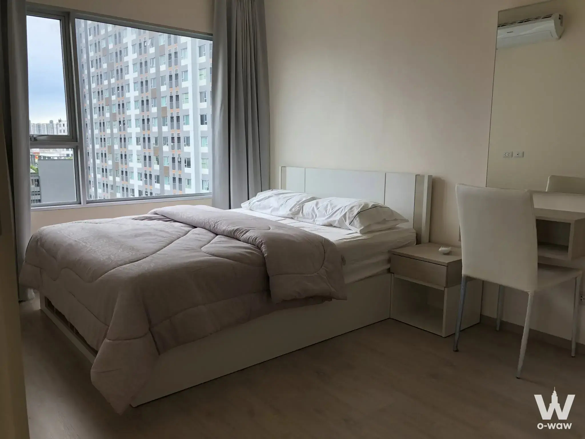 2-bed condo for sale in Aspire Ratchada-Wongsawang with minimalist bedroom, queen bed, and high-rise city view