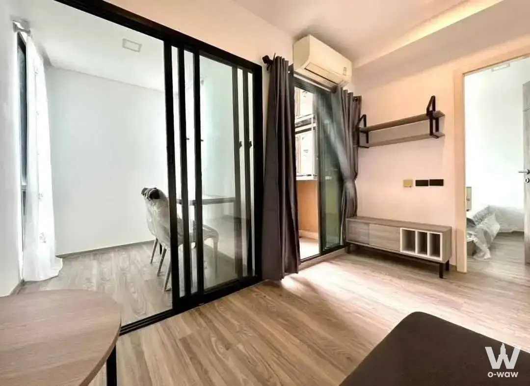 1-bed condo for rent in Na Veera featuring glass partition and neutral tones