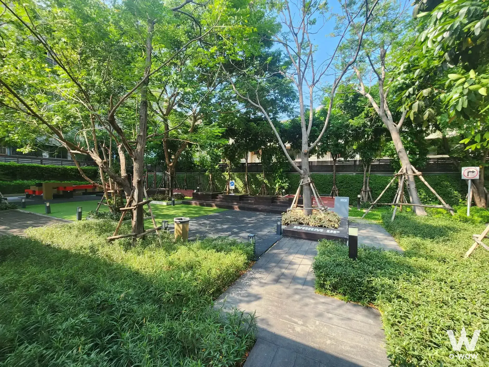Charan Sanitwong 40/1 Road, Bang Yi Khan Subdistrict, Bangkok Noi District, Bangkok