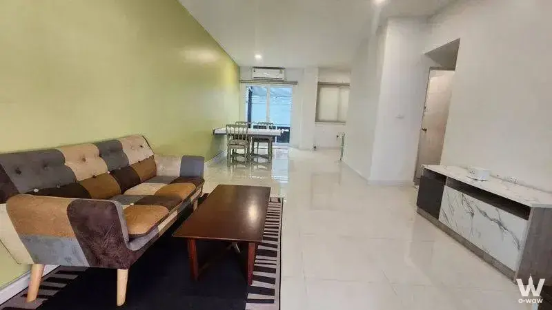 Townhouse with 3 bedrooms for rent at เบล็สทาวน์ ศรีนครินทร์-หนามแดง — photo 3 of 5