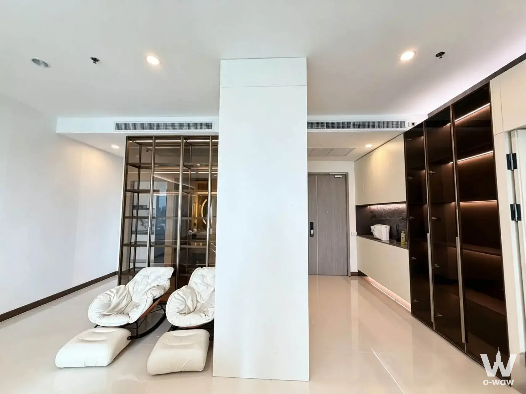 Condo with 3 bedrooms for rent at Supalai Oriental Sukhumvit 39 — photo 3 of 5