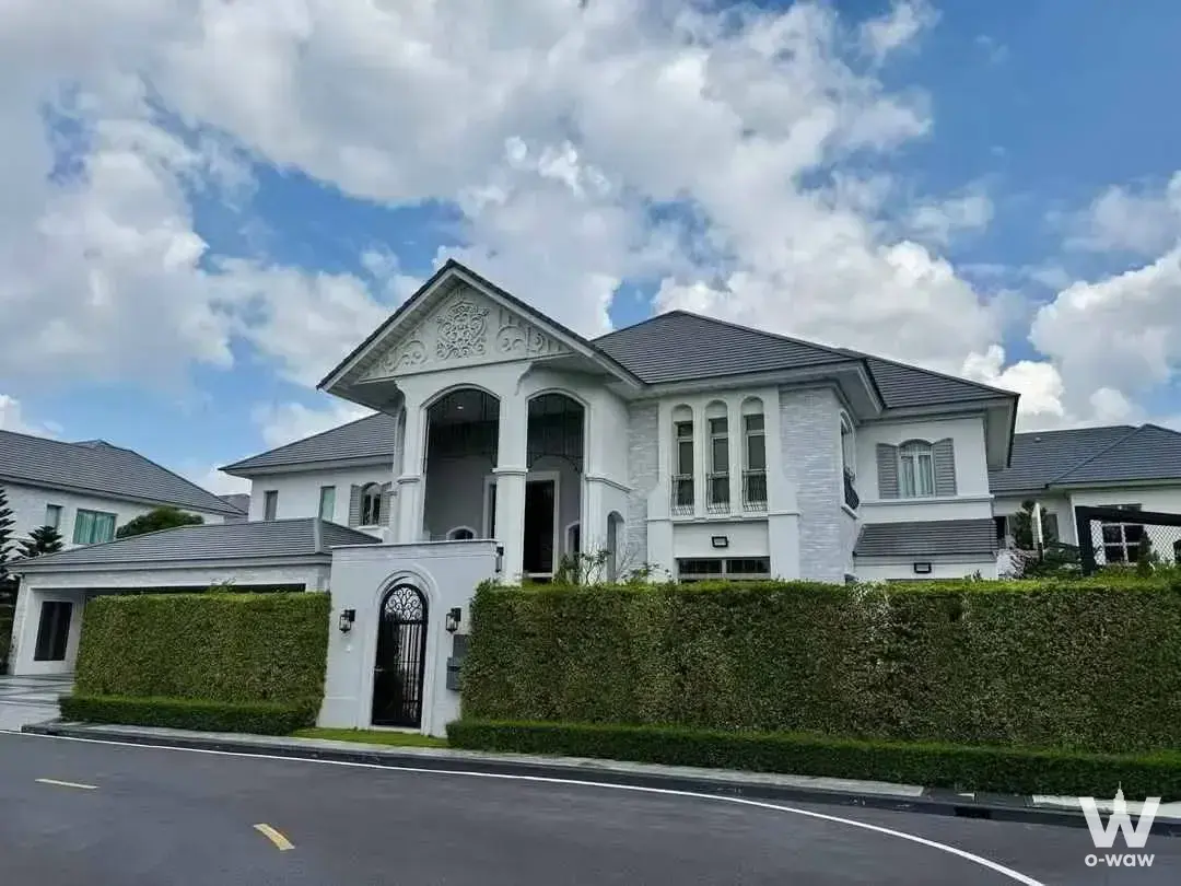 House with 5 bedrooms for rent at Narinsiri Rama 9 - Krungthep Kreetha — photo 1 of 5