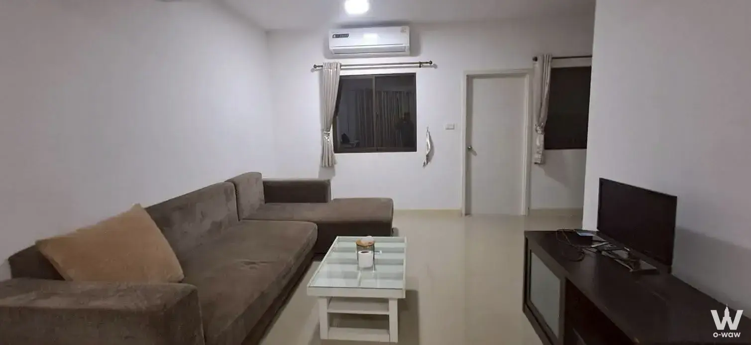 Townhouse with 3 bedrooms for rent at Pruksaville 73 Phatthanakan — photo 1 of 5