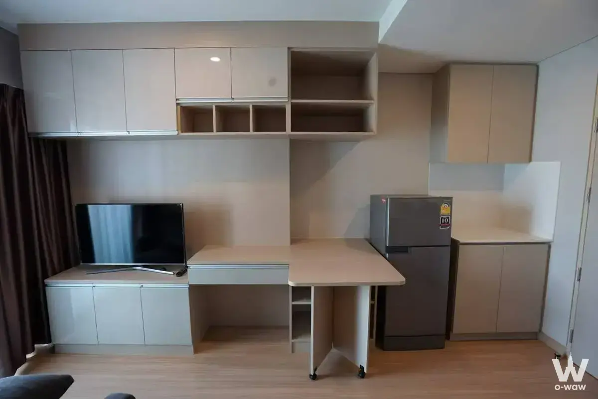 Condo with 1 bedroom for rent at Lumpini Suite Phetchaburi - Makkasan — photo 2 of 5