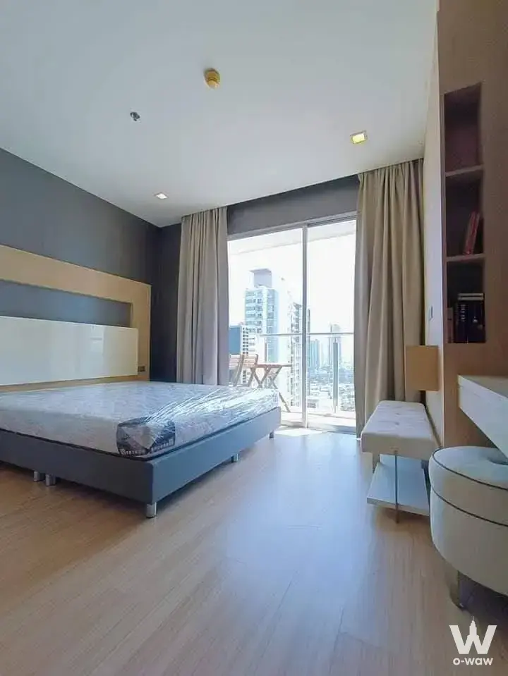 Condo with 1 bedroom for rent at Sky Walk Residences — photo 2 of 5