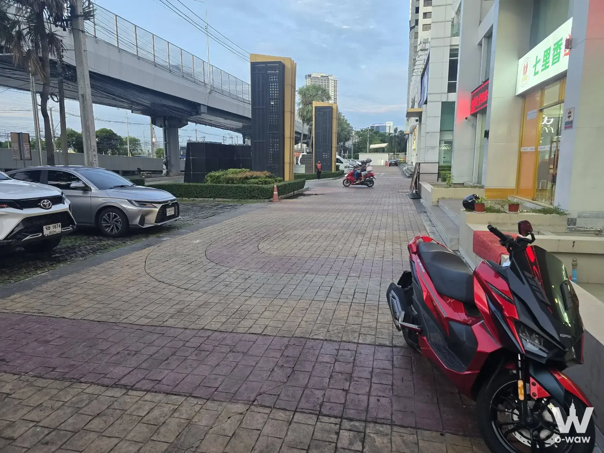 In front of TC-Green Condo, Rama 9 Road