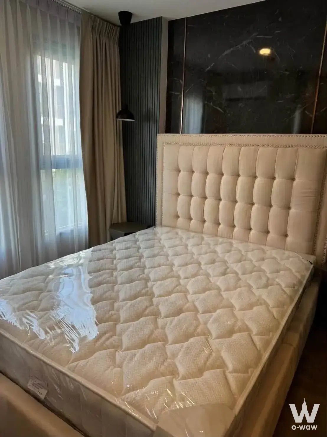 Near Siriraj Hospital, MRT access via shuttle bus, close to Thammasat University, Silpakorn University, and Tha Phra Chan
