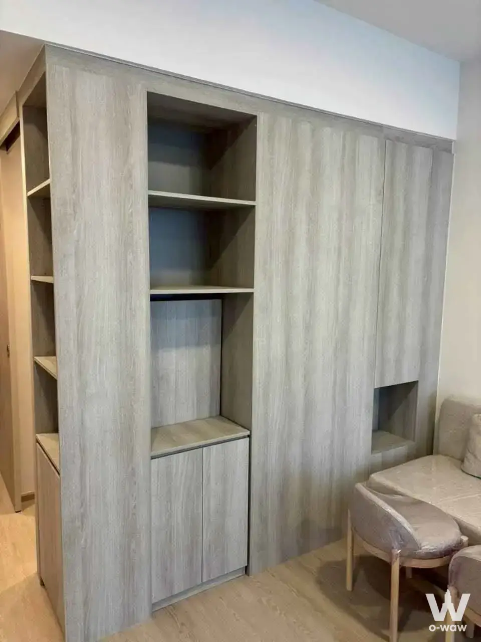 1-bed condo for rent in COBE Kaset-Sripatum featuring custom built-in wardrobe and modern seating