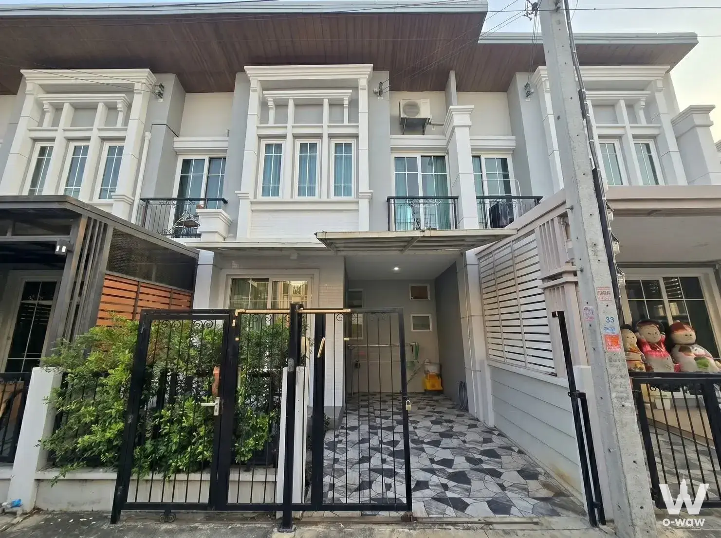 Pravej District, on the Eastern Outer Ring Road, near Bangna-Trat Road, On Nut Road, Udom Suk Road, and Si Nakarin Road. Close to Mega Bangna, Suan Luang Rama IX Park, Ramkhamhaeng University 2, King Mongkut's Institute of Technology Ladkrabang, Suvarnabhumi Airport, Central Village, and Siam Premium Outlet.