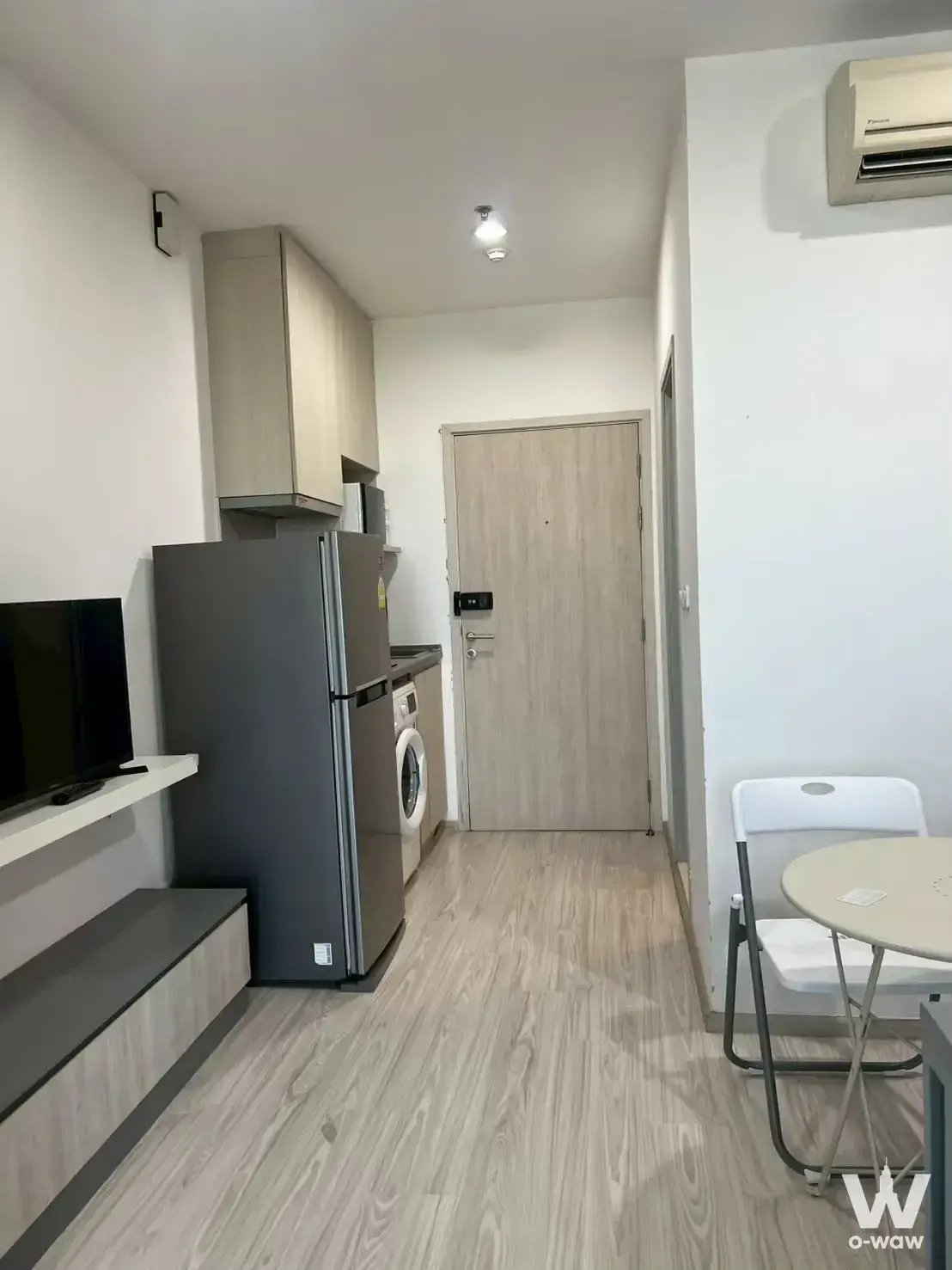 Compact studio layout with smart lock entry and kitchenette in this Ideo Mobi Sukhumvit Eastgate condo