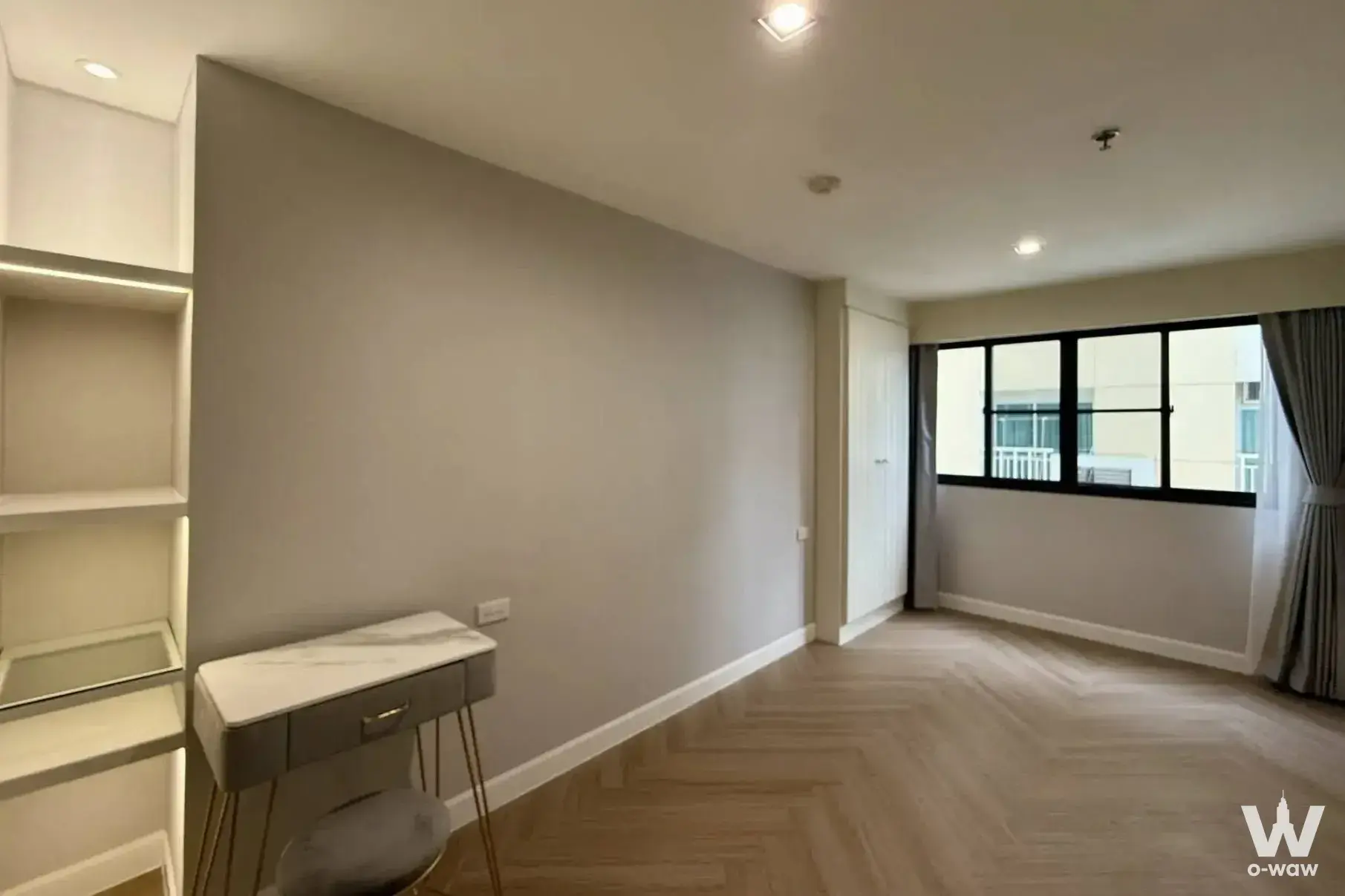 Condo with 3 bedrooms for rent at Topview Tower — photo 3 of 5