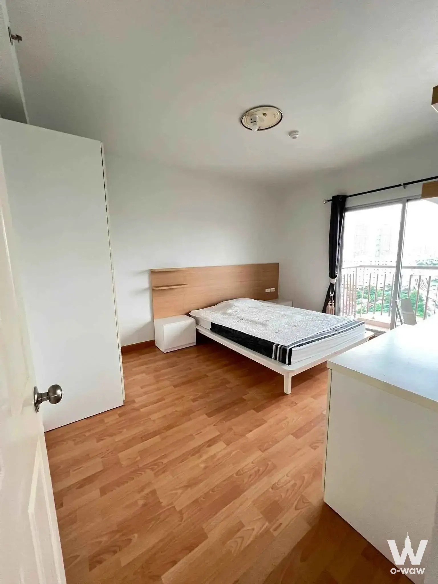 Bright bedroom in Cityhome Ratchada-Pinklao A6 with light oak floors and balcony access