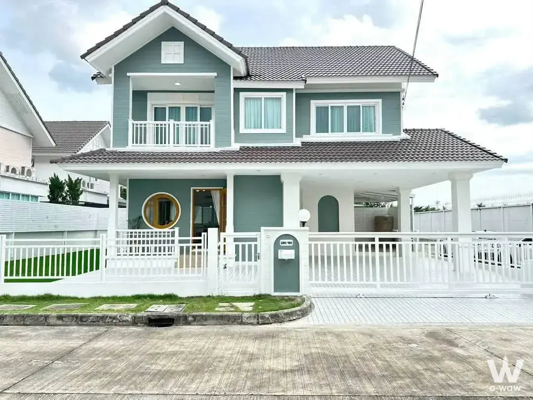 Near Fashion Island, connected to Khue Bon Road, Ram Inthra, Thawai Rat, and Outer Ring Road